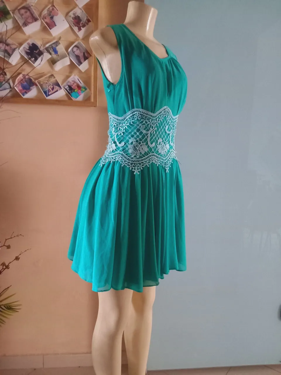 Vestido Verde com Detalhe em Renda