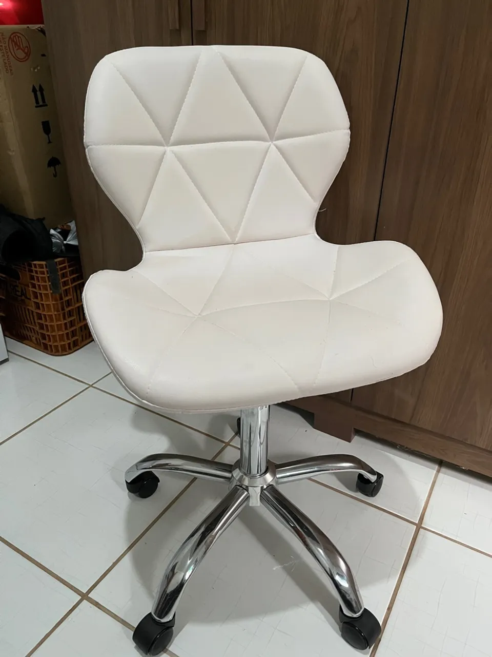 Cadeira Office Giratória Branca para Escritório/Comércio