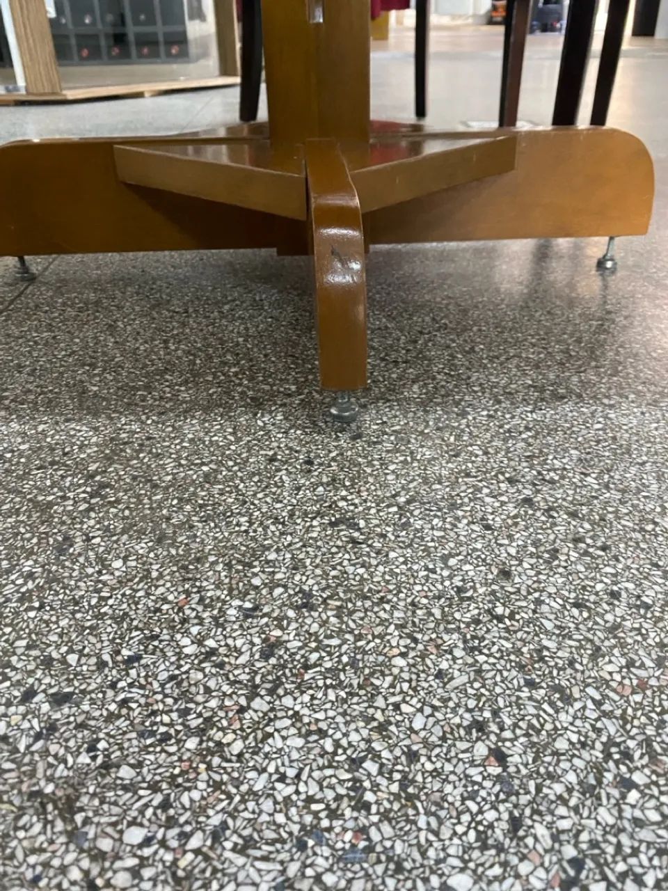 Mesa em madeira para 4 cadeiras - Foto 4