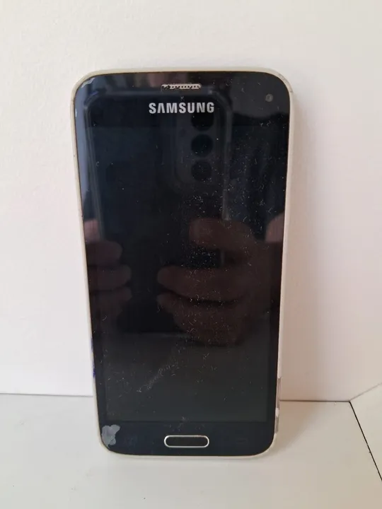 Celular Samsung para peças retirada de peças - não funciona.