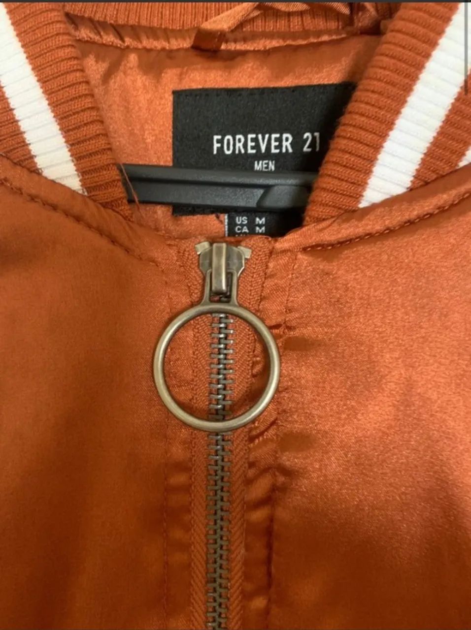 jaqueta bomber caramelo e off white Forever 21 - Foto 3