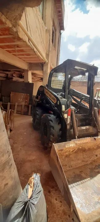 Bob Cat New Holland 220L - Foto 3