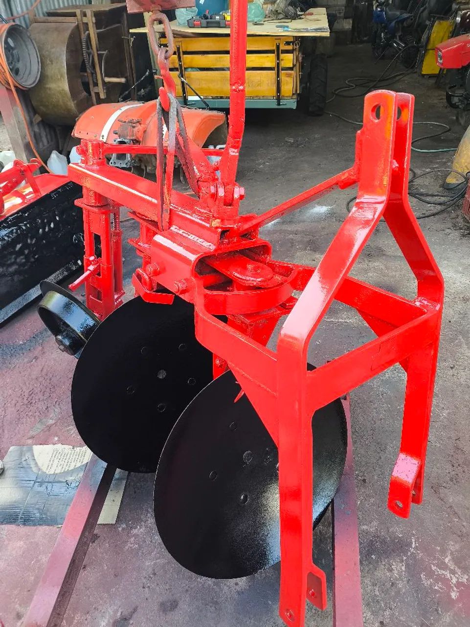 Arado de 2 discos pra trator 2900