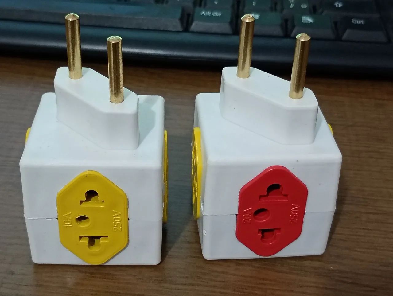 Kit 2 Tomadas Cubo 10/20 Amperes 