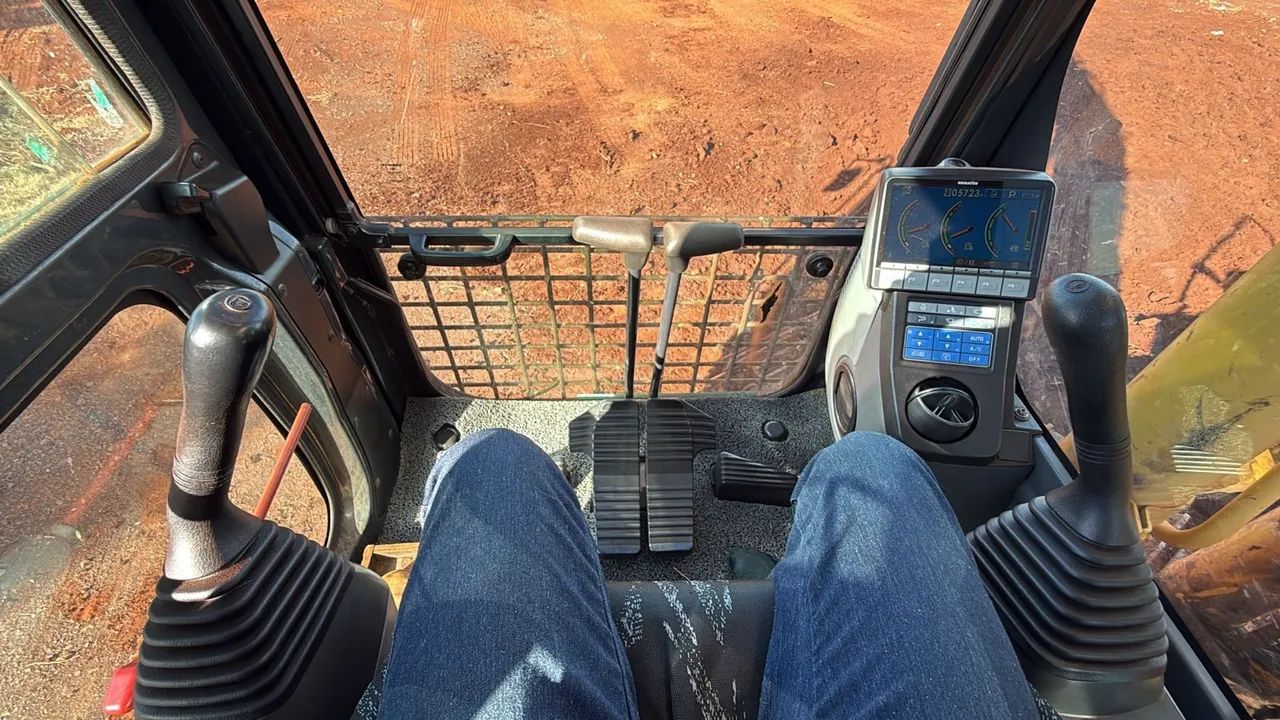 Escavadeira Hidráulica Komatsu PC130 - Foto 4
