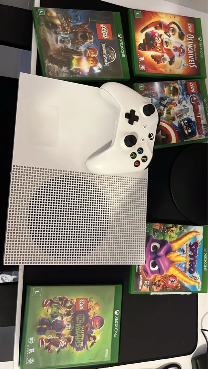Xbox One S 1TB + 5 JOGOS