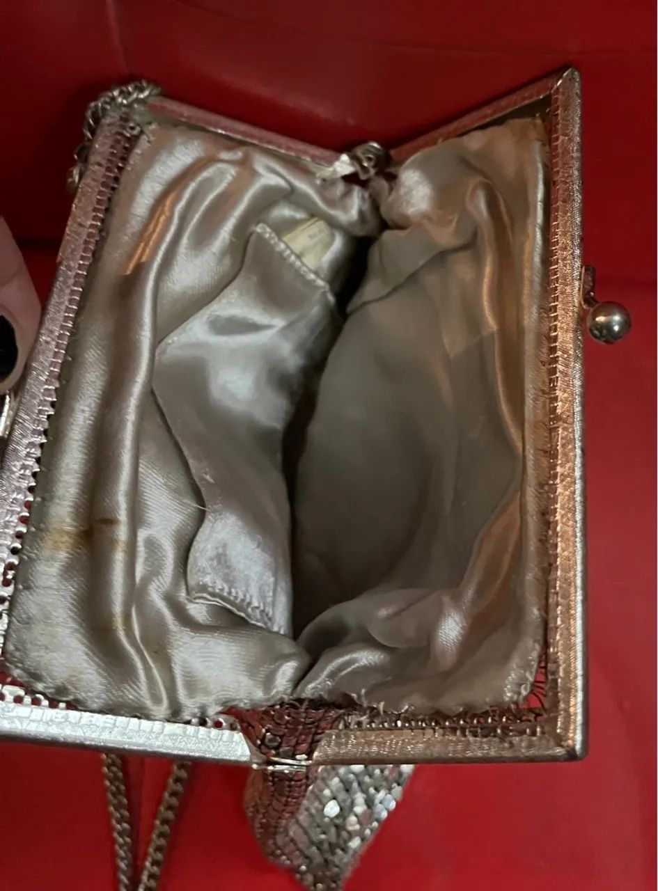 Bolsa vintage em malha prateada com corrente  - Foto 4