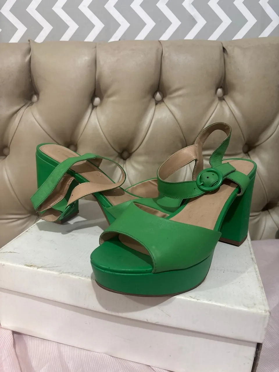 Sandália Plataforma Verde - Elegância e Conforto!