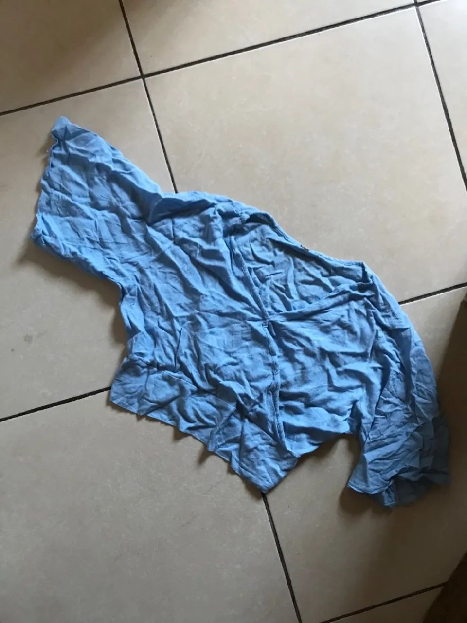 Blusa de tecido leve azul - Foto 3
