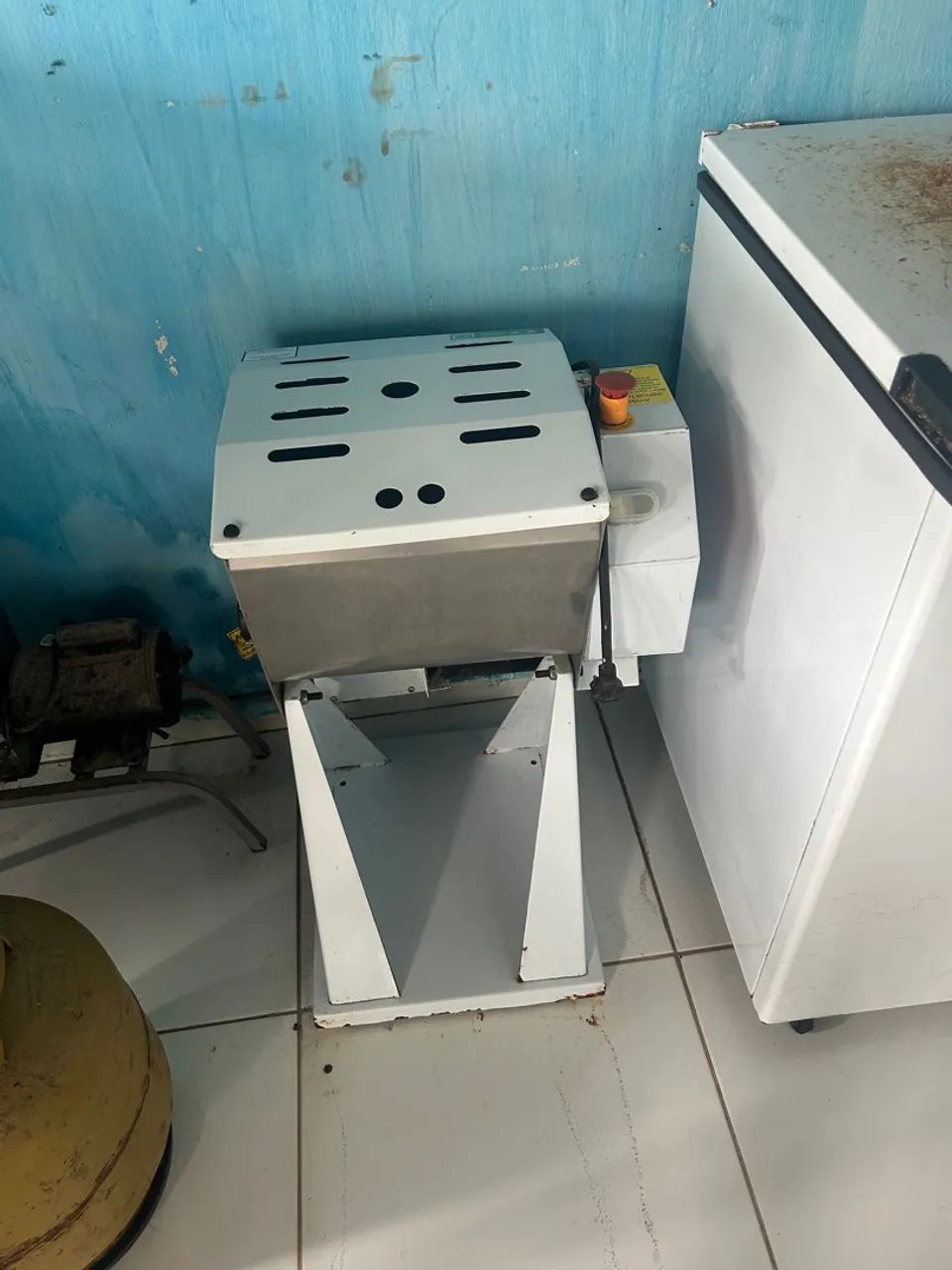 Masseira 15 kilos em ótimo estado, única dona e nunca foi ao concerto.  - Foto 2