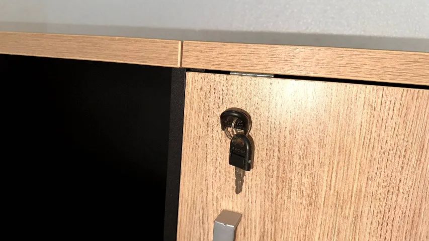 Armário com prateleira e portas + Armário lateral - Foto 4