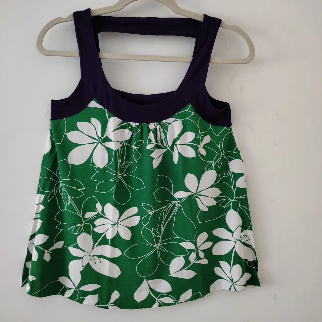 Blusa Feminina Floral Verde e Branca - Foto 2