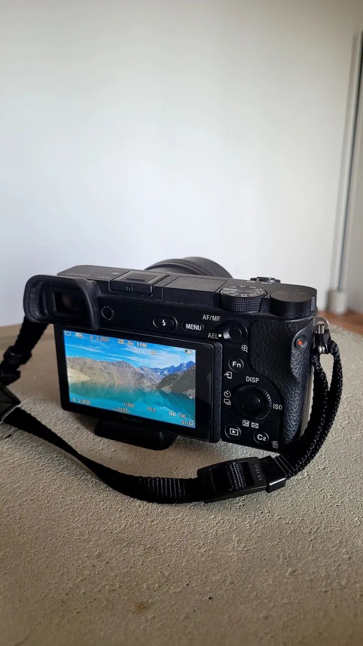 Câmera Sony ILCE A6300 + lente e baterias