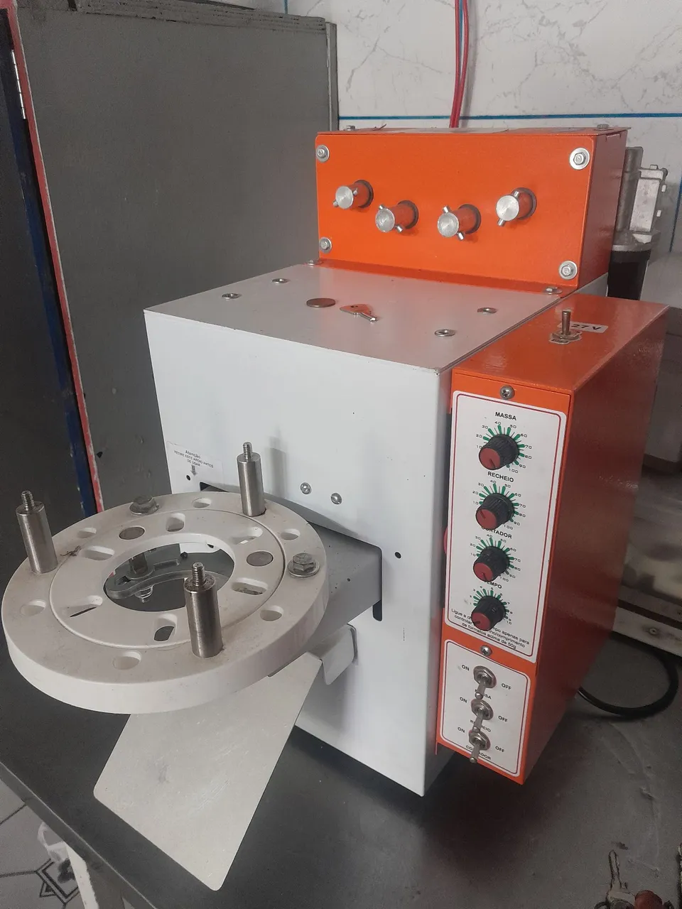 Máquina de Encher Salgados Industrial