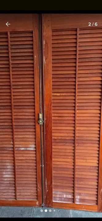 Porta Balcão 4 Folhas Em Madeira Ipê Veneziana E Vidro - Foto 2