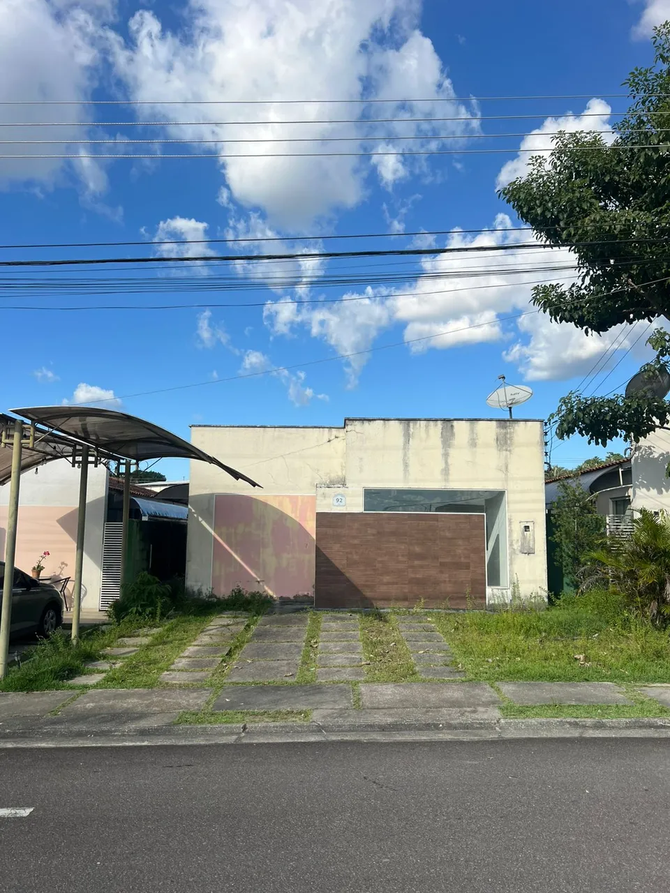 Alugo casa em condomínio fechado com 3 quartos se do 1 suíte e 2 vgs cobertas