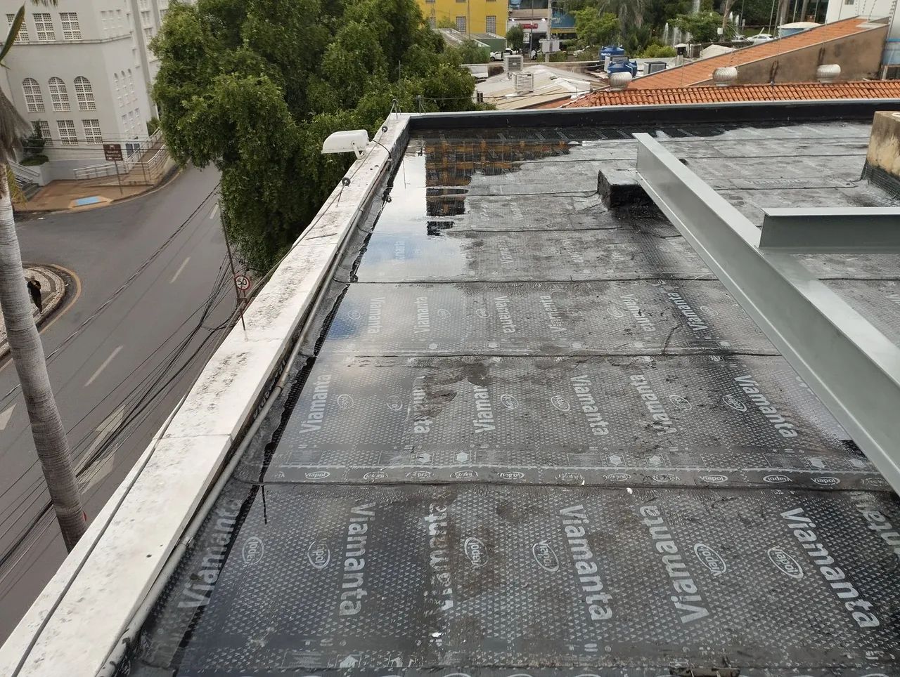 Aplicador de manta asfáltica 