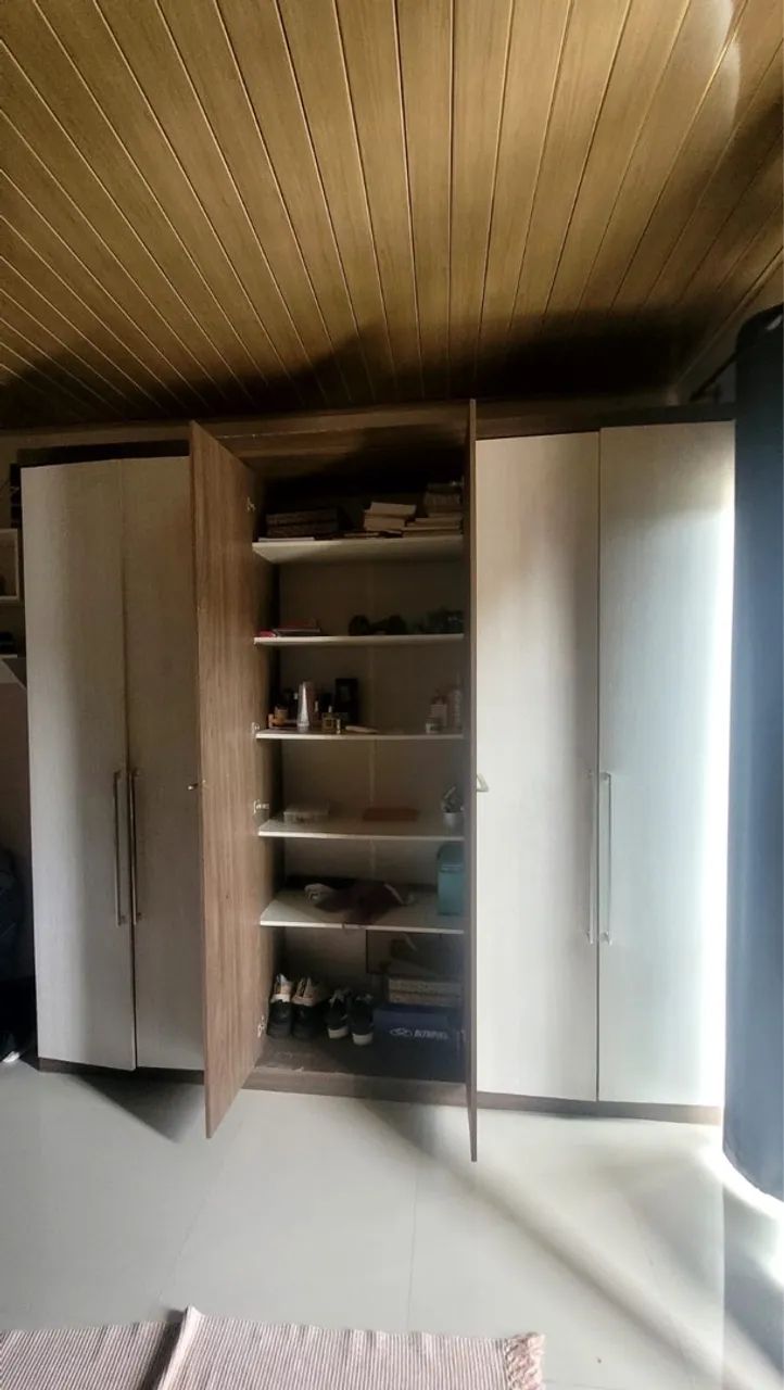 Guarda-Roupa de 6 portas 