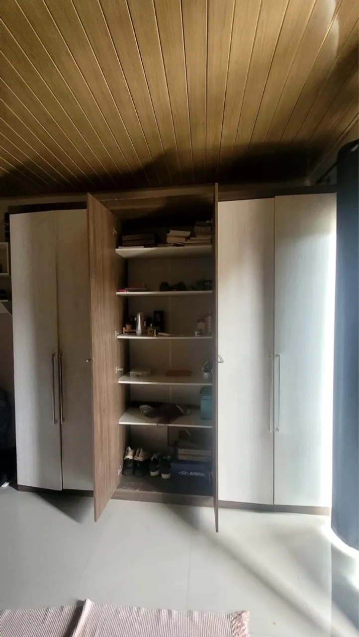 Guarda-Roupa de 6 portas
