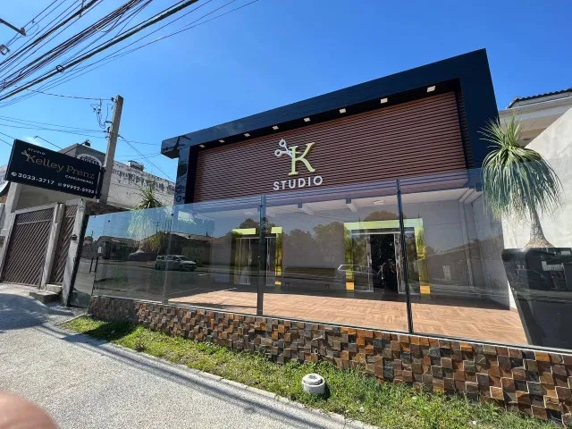 Alugo Salas Comerciais para Área da Beleza