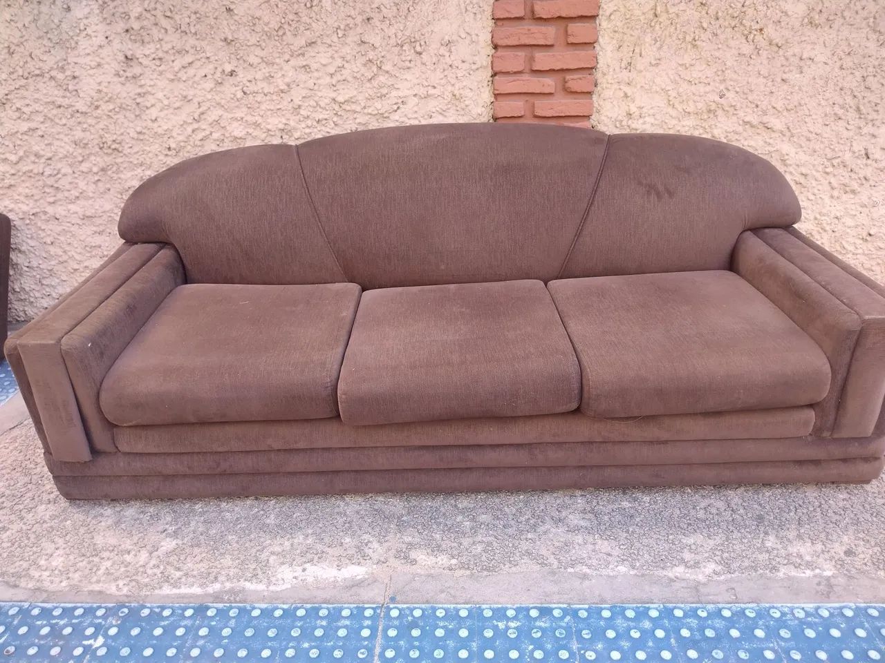 JOGO DE SOFA 2/3 LUGARES EM TECIDO MARROM CAFÉ EM OTIMO ESTADO, BEM ROBUSTO E PESADO