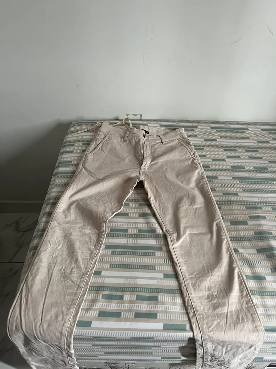 Calça jeans bege novinha
