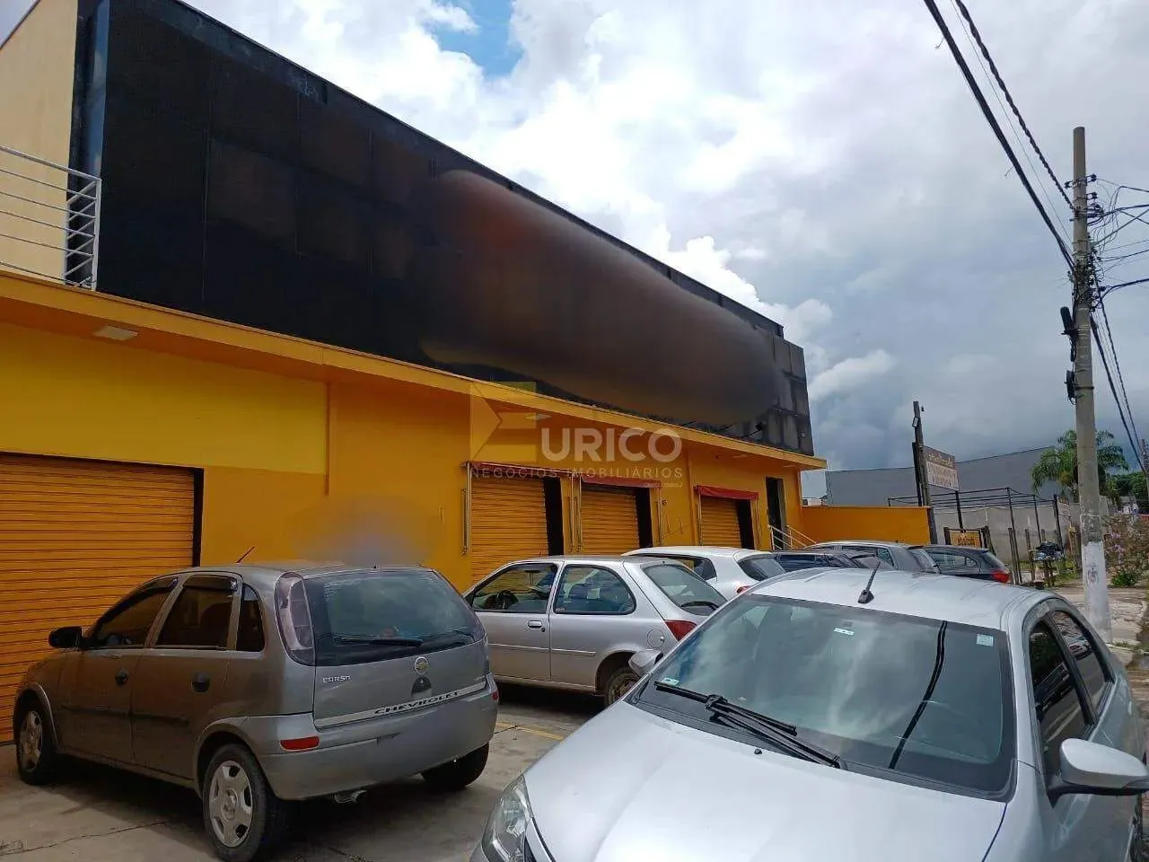 Salas Comerciais - Espaço Amplo e Bem localizado