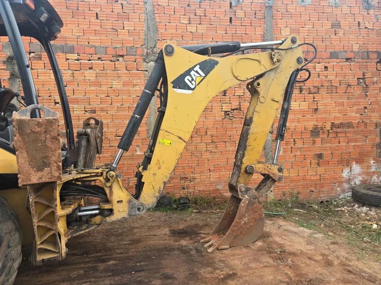 Retroescavadeira Caterpillar 416E ano 2014, traçada 4x4, toda operacional - Foto 4