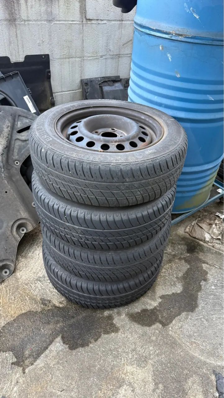 Jogo de 4 pneus bons com roda aro 14