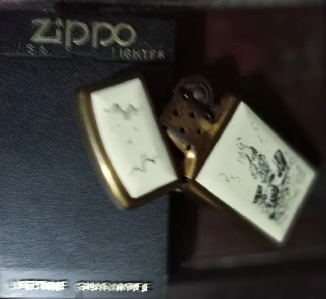 Antigo e raro isqueiro Zippo com a imagem de um barco baleeiro a vela - Data de 1991  - Foto 3