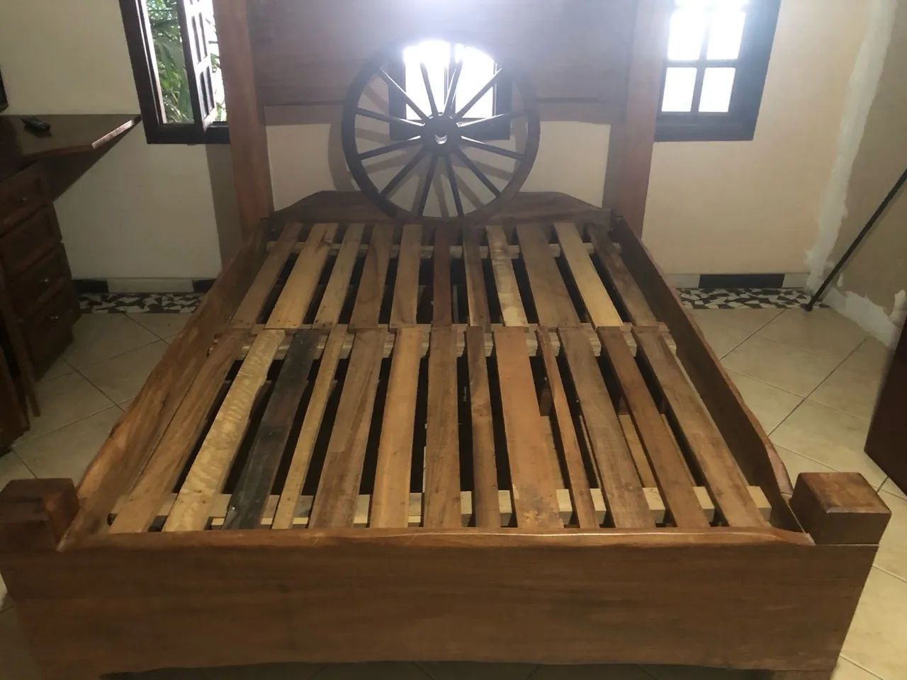 Cama de Madeira Maciça com Cabeceira  - Foto 4