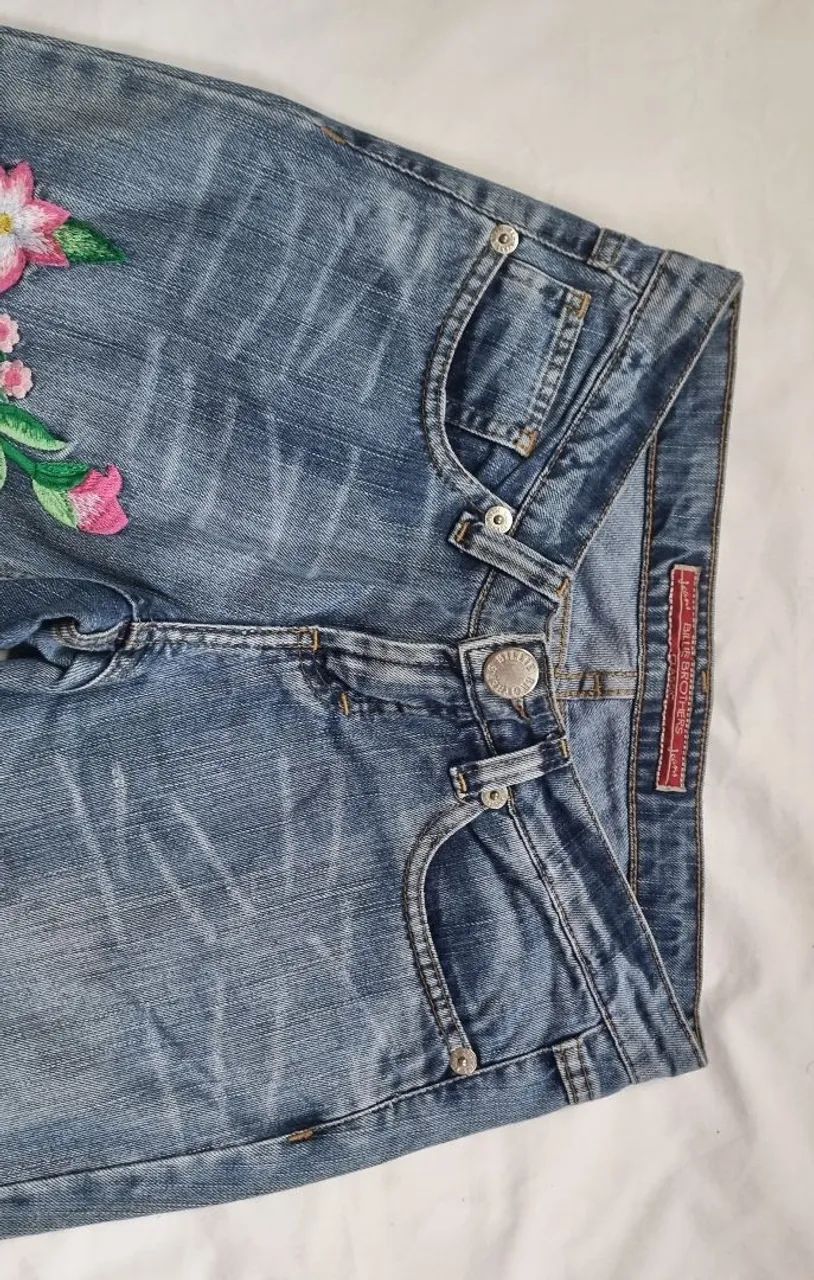 Calça jeans cropped 38 bordada linda - Foto 3