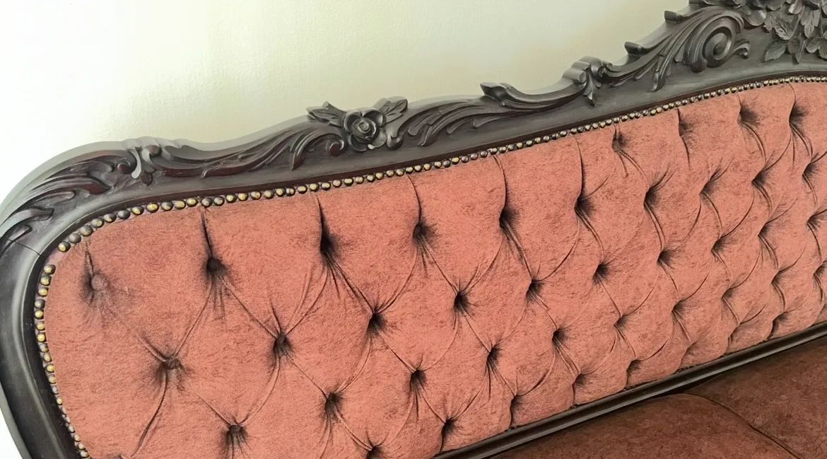 Sofá Clássico Estilo Luis XV - Foto 3