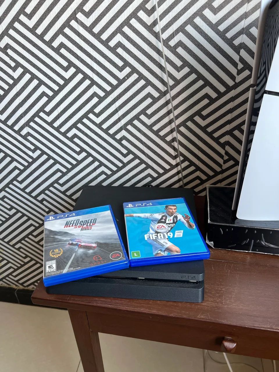 PlayStation 4 + 2 controle + jogos64318475135489122