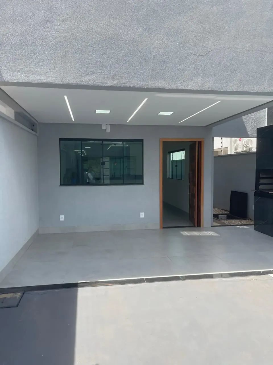 Casa Alto Padrão 3 Quartos com Suíte e Closet - Piscina com Hidromassagem