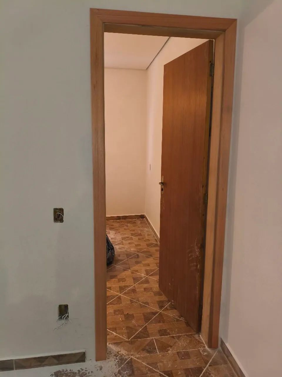 Instalação de portas de madeira. - Foto 4