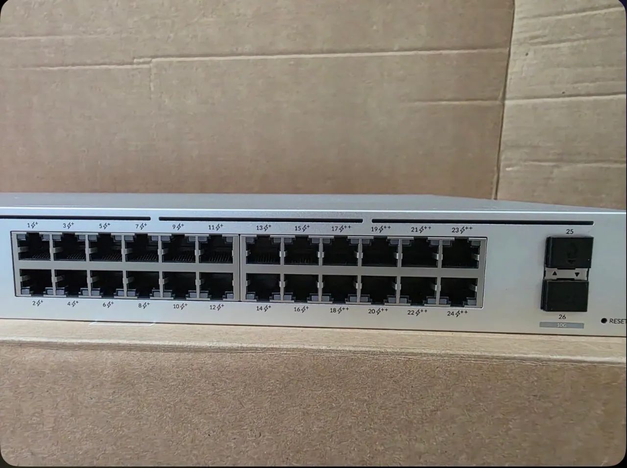Switch Ubiquiti Pro 24 POE - Foto 3
