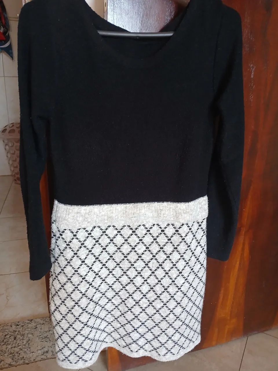 Vestido elegante de malha, modelagem e define o corpo  - Foto 2