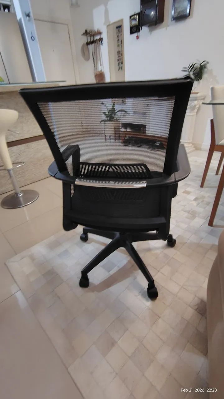 Cadeira de Escritório Giratória e Ajustável - Foto 2