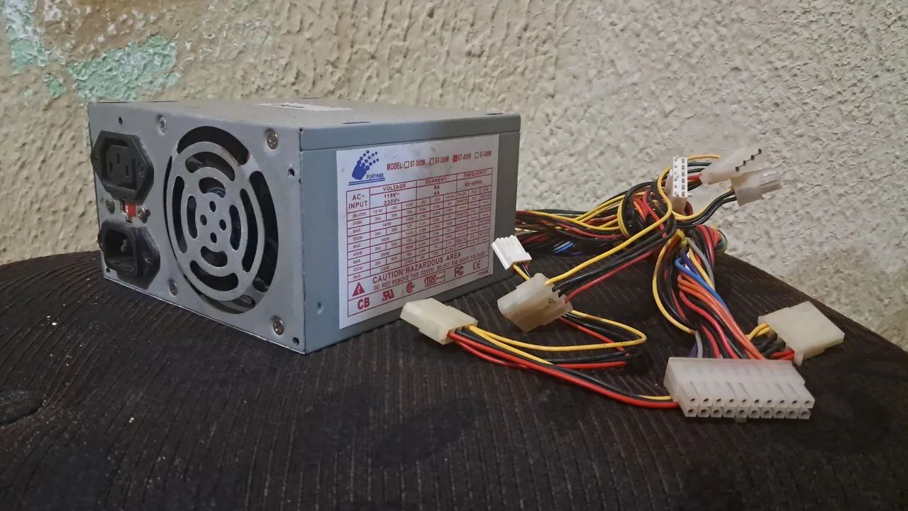 Fonte de PC Fortrek ST-200W