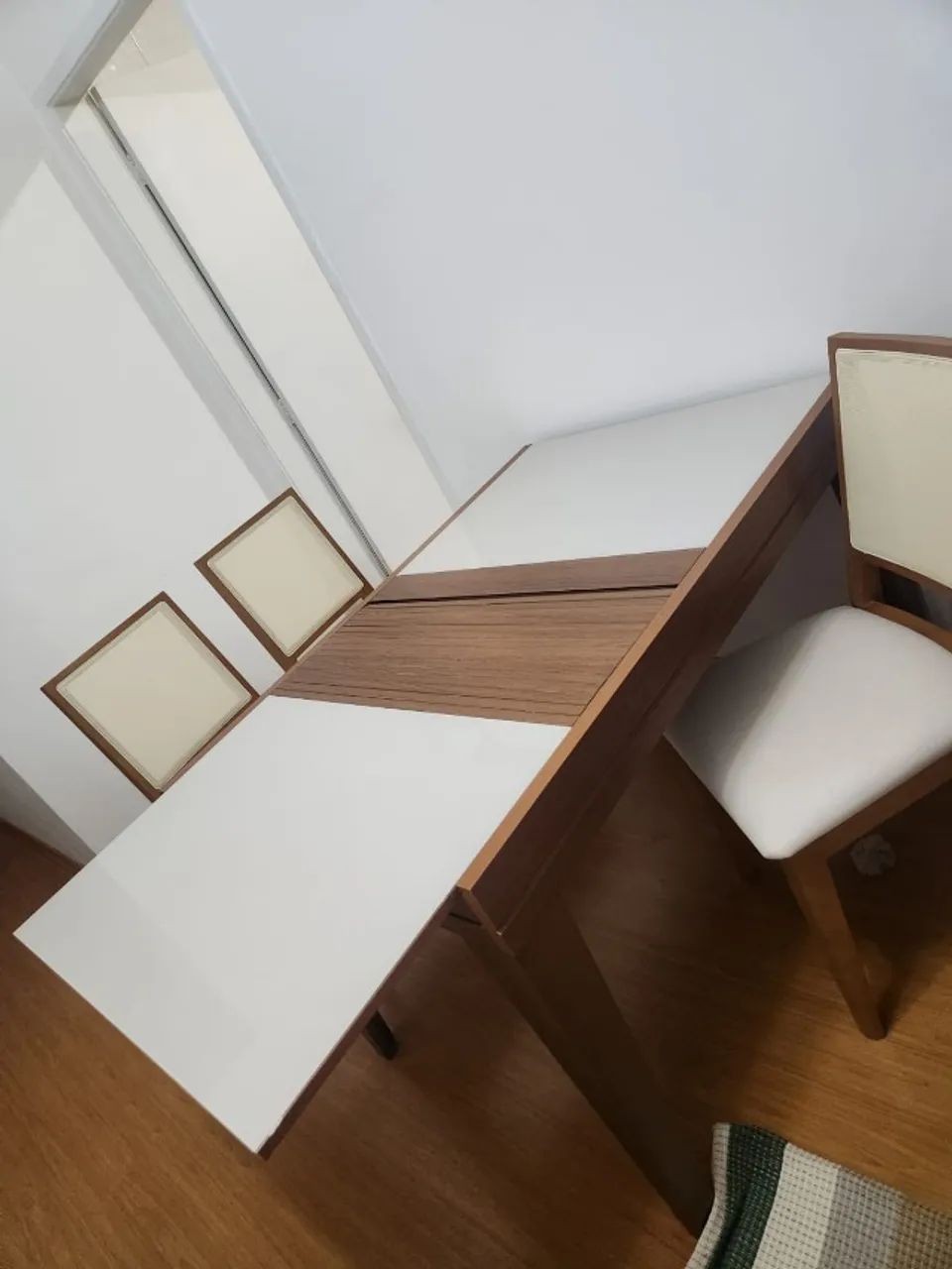 Mesa extensível com 4 cadeiras excelente estado! - Foto 2
