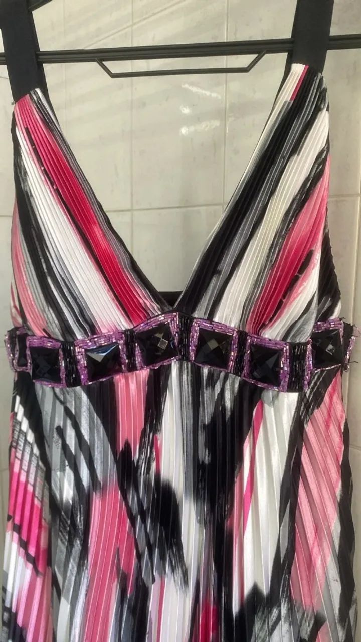 VESTIDO LONGO DE FESTA DRAPEADO E COM PEDRARIA - Foto 3