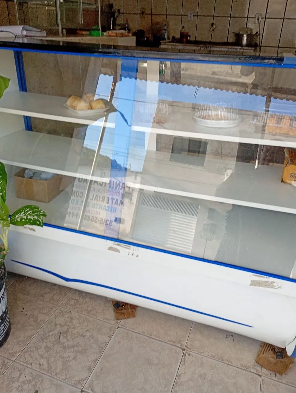 Balcão vitrine para salgados e doces e bolos