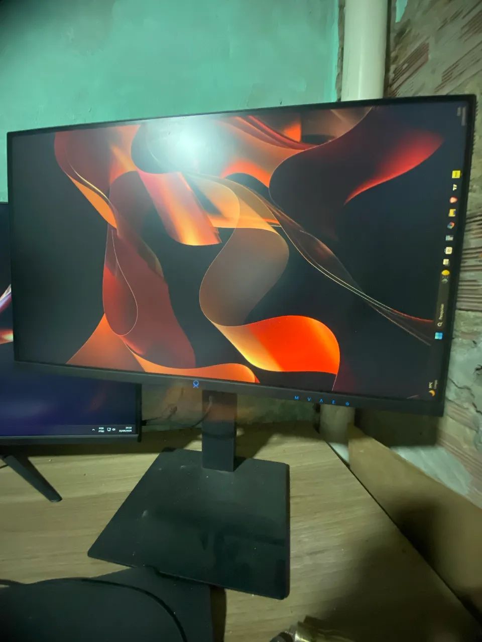 Monitor gamer 24 polegadas PIVOT horizontal e vertical 