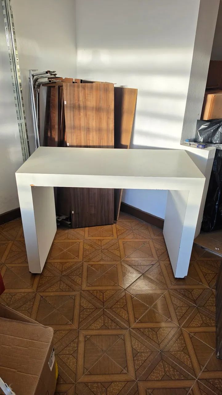 Mesa branca para exposição