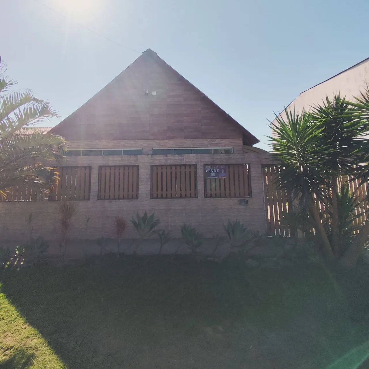Vendo casa próximo ao mar em Praia Grande 