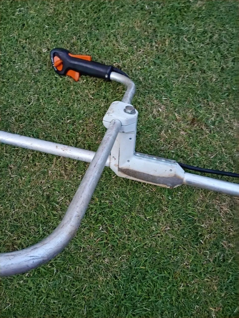 Vendo roçadeira Stihl fs220 - Foto 4