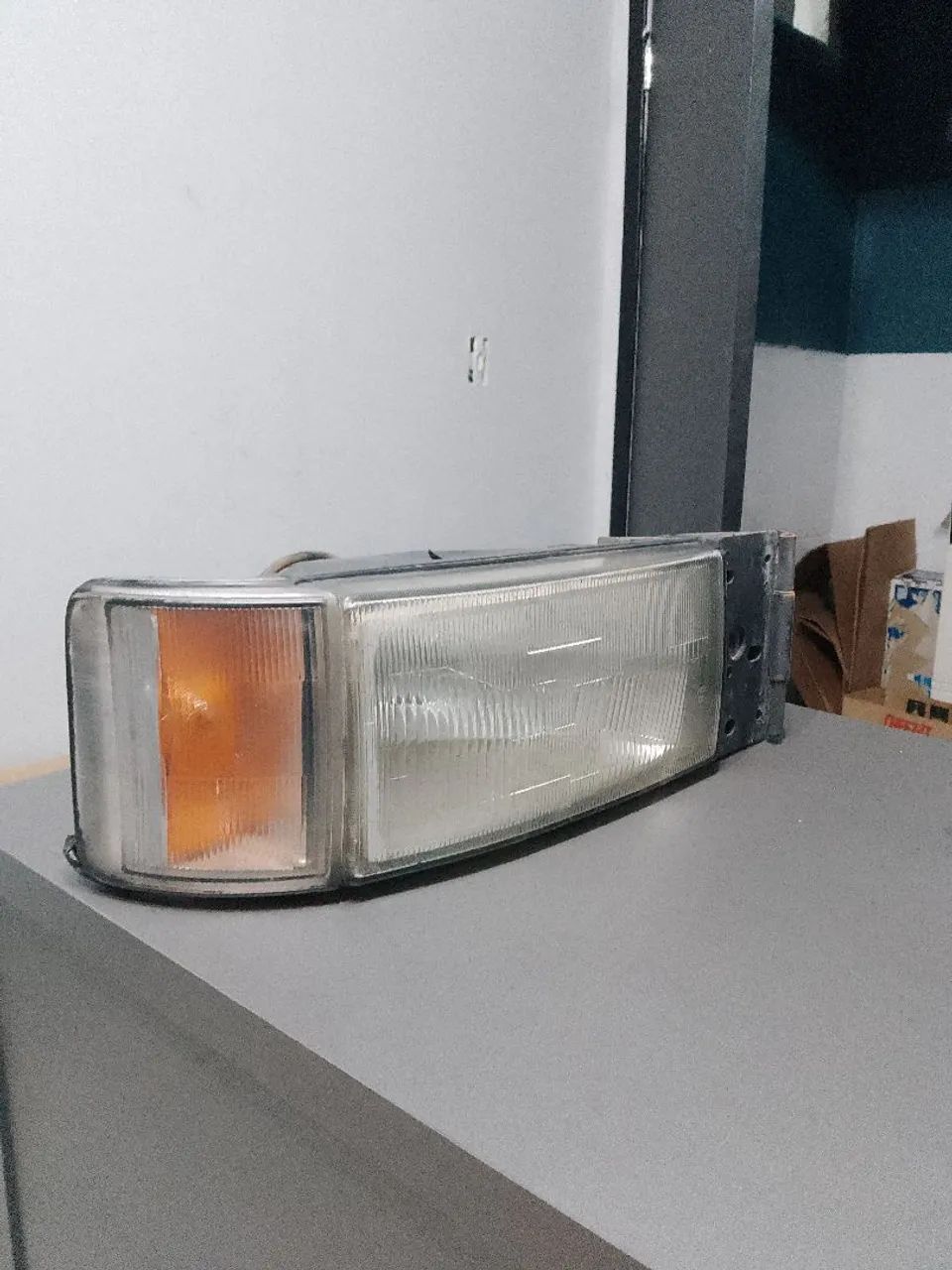 Par de farol Iveco euroteck em ótimos estado.