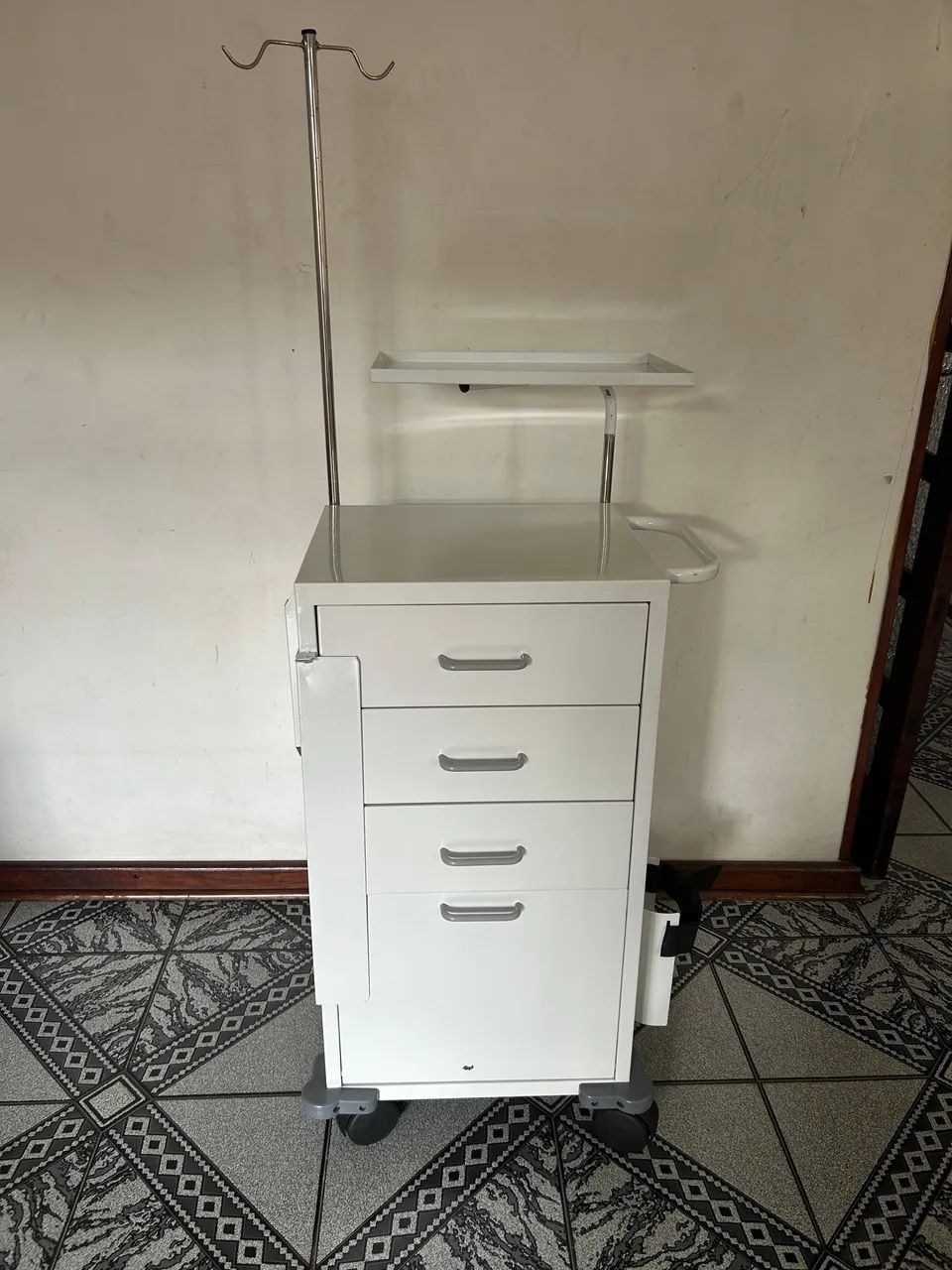 Carrinho Hospitalar/enfermagem com gavetas