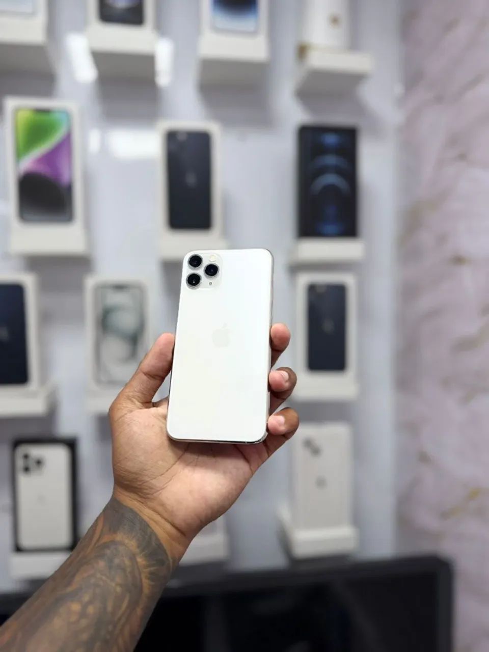 IPHONE 11 PRO 64GB BRANCO<br>R$ 1.550,00 TOP